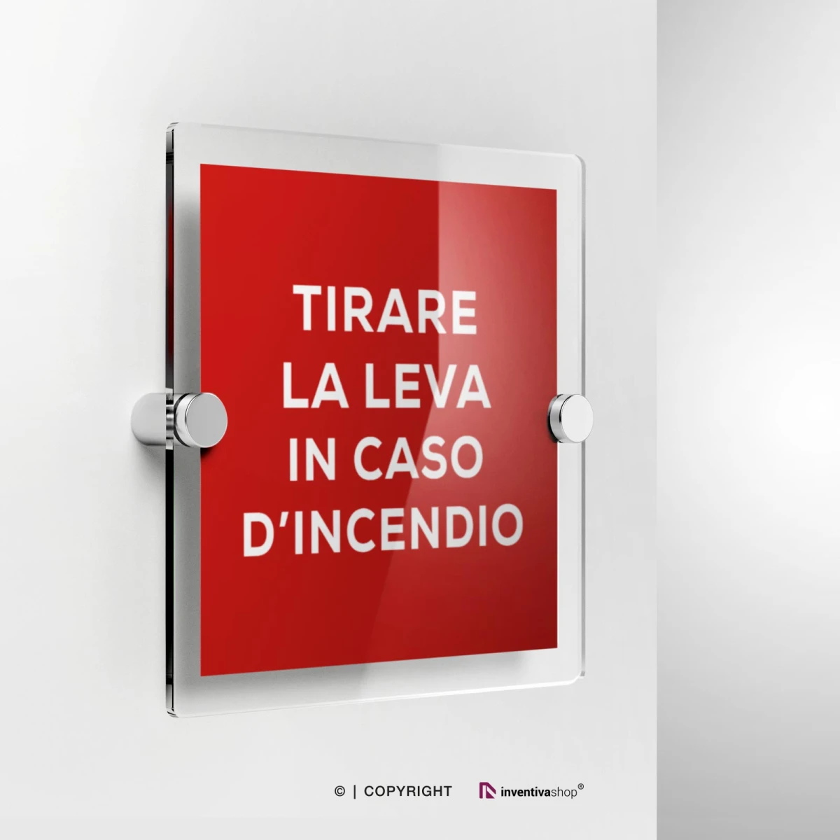 Cartello con il testo tirare la leva in caso di incendio in plexiglass a parete
