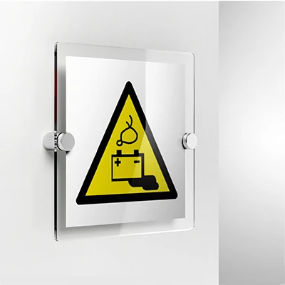 Cartello attenzione carica della batteria in corso W026