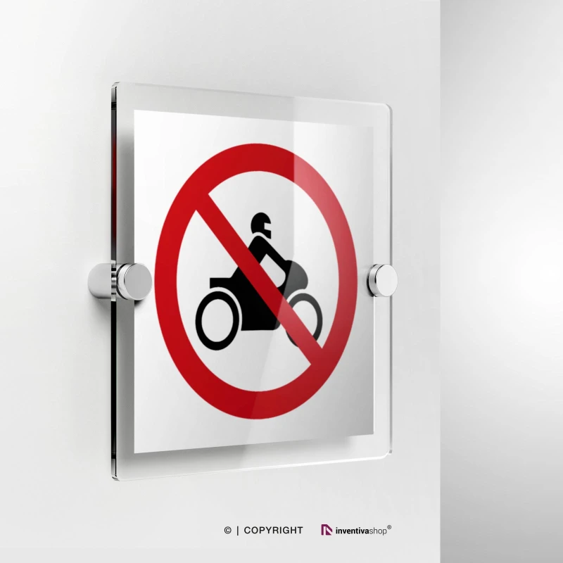 Cartello di divieto di transito alle bici e alle moto