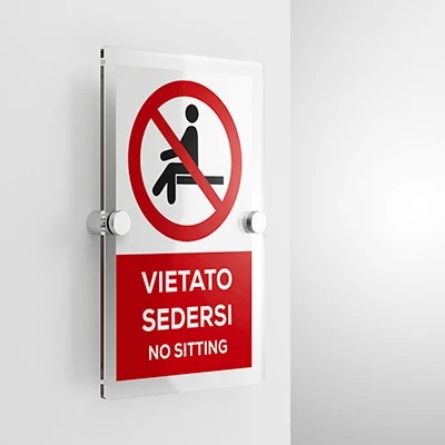 Cartello vietato sedersi con testo mod. verticale