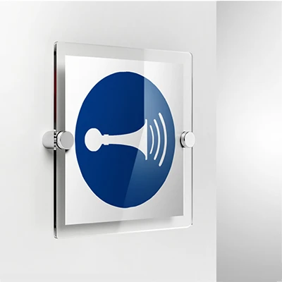 Cartello obbligo di usare una segnalazione acustica M029