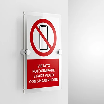 Cartello vietato fotografare e fare video con smartphone con testo mod. verticale