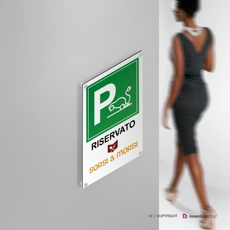 Cartello parcheggio e ricarica autoelettriche