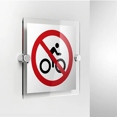 Cartello di divieto di transito alle bici e alle moto