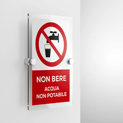 Cartello non bere acqua non potabile con testo mod. verticale