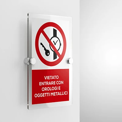Cartello vietato entrare con orologi e oggetti metallici con testo mod. verticale
