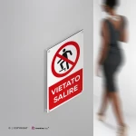 Cartello vietato salire con testo mod. verticale