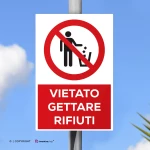 Cartello vietato gettare rifiuti con testo mod. verticale