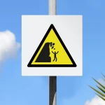 Cartello di pericolo attenzione scogliera instabile W053