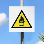 Cartello pericolo sostanze comburenti W028