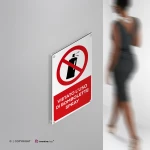 Cartello vietato l'uso di bombolette spray con testo mod. verticale