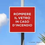 Cartello rompere il vetro in caso di incendio