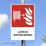 Cartello lancia antincendio con testo mod. verticale