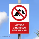 Cartello vietato l'ingresso agli animali con testo mod. verticale