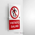 Cartello vietato salire con testo mod. verticale