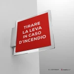 Cartello tirare la leva in caso di incendio