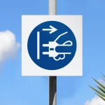 Cartello obbligatorio staccare la spina dalla presa M006