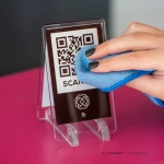 Cavaliere da tavolo ristorante con QR code