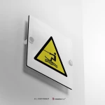 Cartello di pericolo attenzione area per attività acquatiche a traino W045