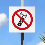 Cartello vietato usare i cellulari P013
