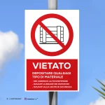 Cartello vietato depositare qualsiasi tipo di materiale con testo mod. verticale