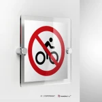 Cartello di divieto di transito alle bici e alle moto