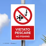 Cartello vietato pescare con testo mod. verticale