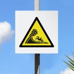 Cartello di pericolo attenzione onde alte W065