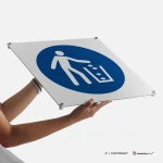 Cartello obbligo di usare il cestino per i rifiuti M030