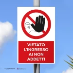 Cartello vietato entrare con testo mod. verticale