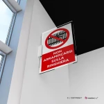 Cartello non arrampicarsi sulla ringhiera con testo mod. verticale