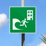 Cartello edificio di evacuazione tsunami E063
