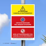 Cartello attenzione cancello automatico, vietato sostare e attraversare mod. verticale