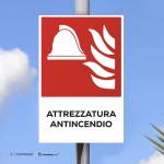 Cartello attrezzatura antincendio con testo mod. verticale