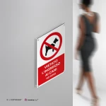 Vietato l'ingresso ai cani con testo mod. verticale