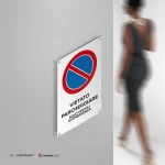 Cartello vietato parcheggiare con testo mod. verticale