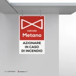 Cartello azionare valvola metano in caso di incendio con testo mod. verticale