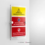 Cartello attenzione cancello automatico, vietato sostare e attraversare mod. verticale
