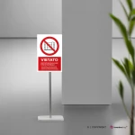 Cartello vietato depositare qualsiasi tipo di materiale con testo mod. verticale