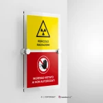 Cartello pericolo radiazioni, vietato l'ingresso ai non autorizzati mod. verticale