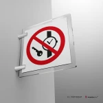 Cartello vietato entrare con oggetti metallici P008