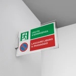 Cartello uscita d'emergenza lasciare libero il passaggio