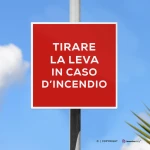 Cartello tirare la leva in caso di incendio